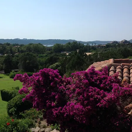 Appartamento Baja Sardinia شقة *